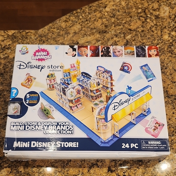 Disney Mini Store Playset with Blue and White Colors - Picture 1 of 3